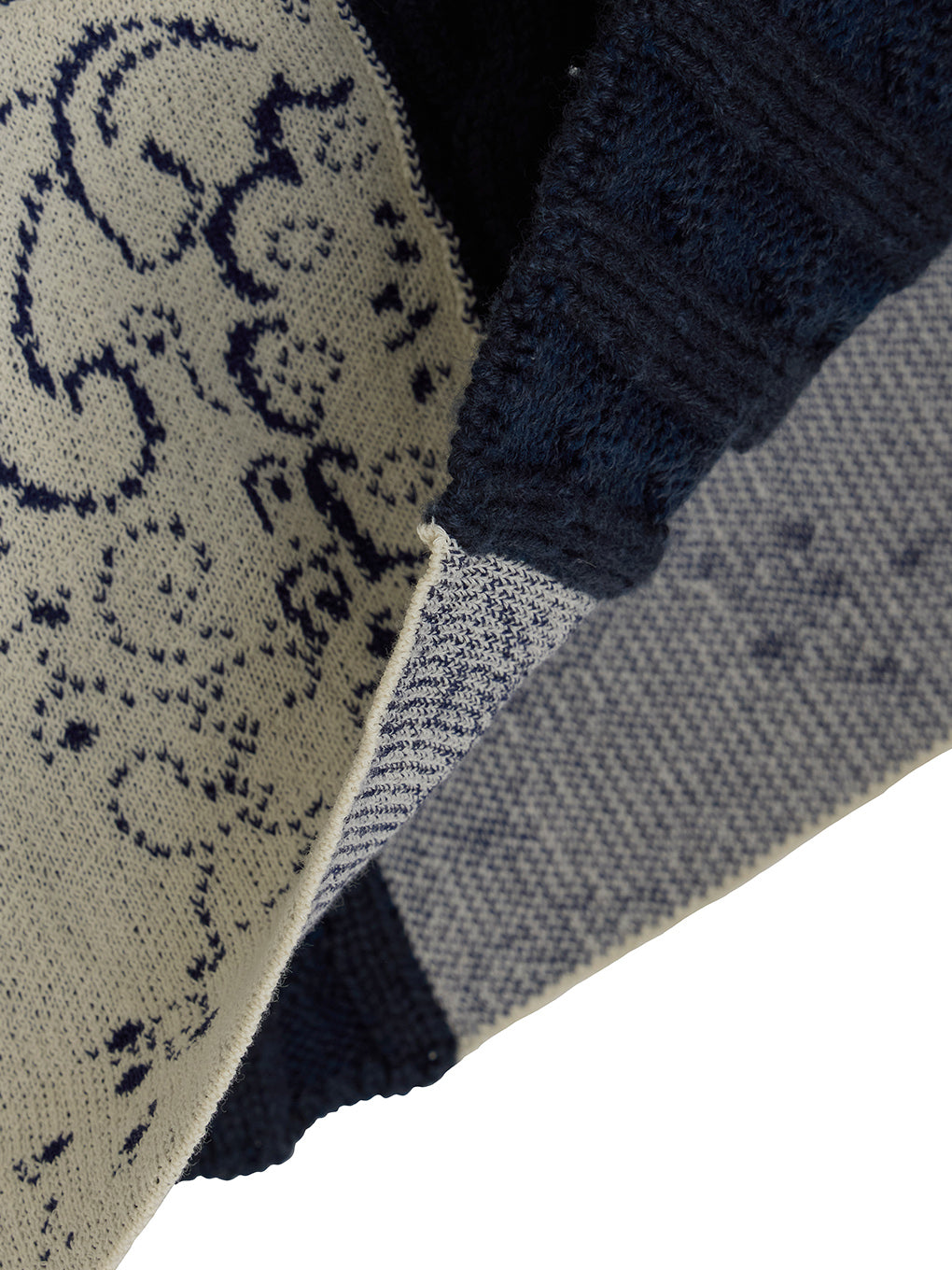 PAGE2026 #3 BANDANNA KNIT TOP