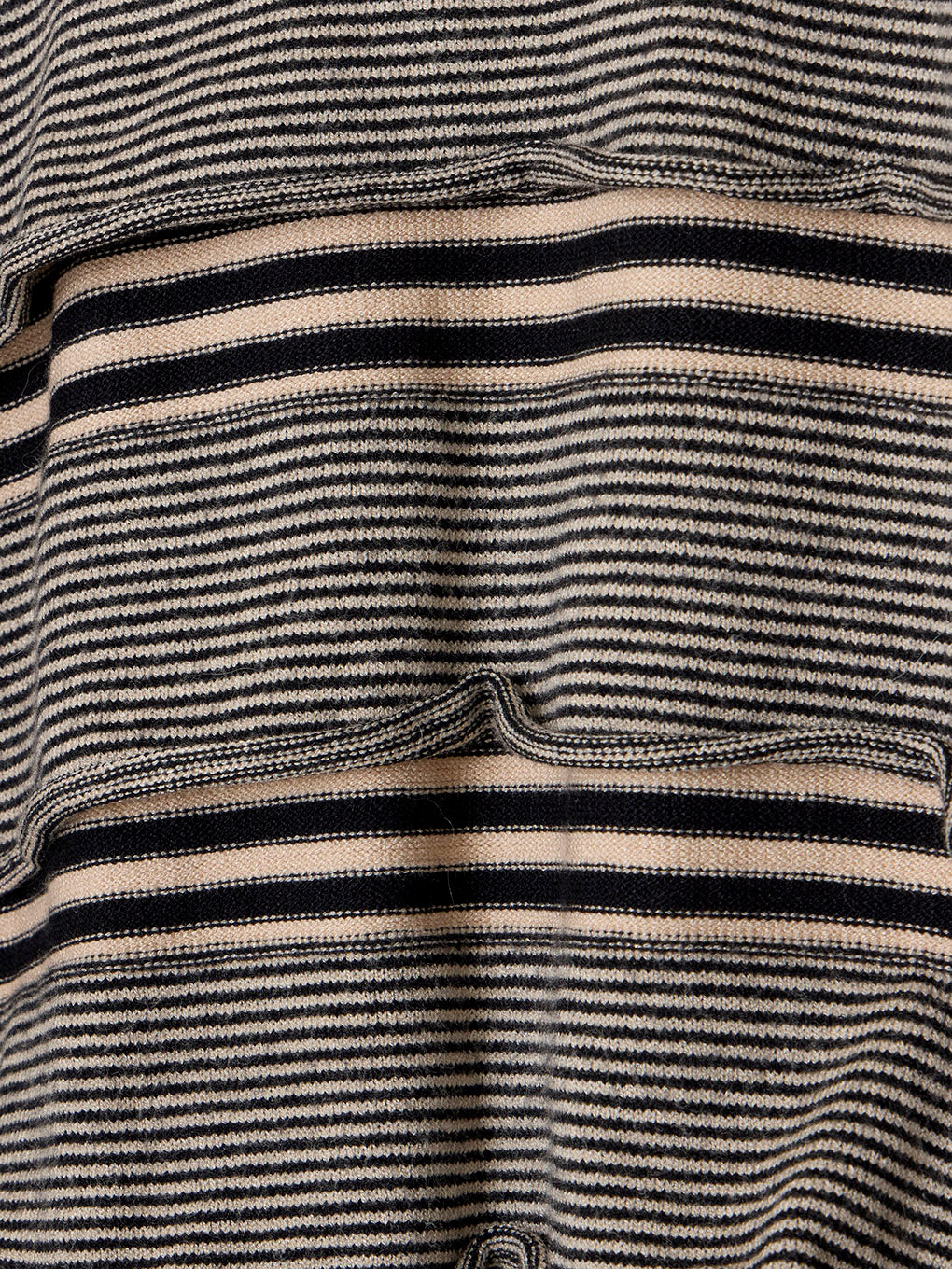 BORDER HALF ZIP KNIT TOP