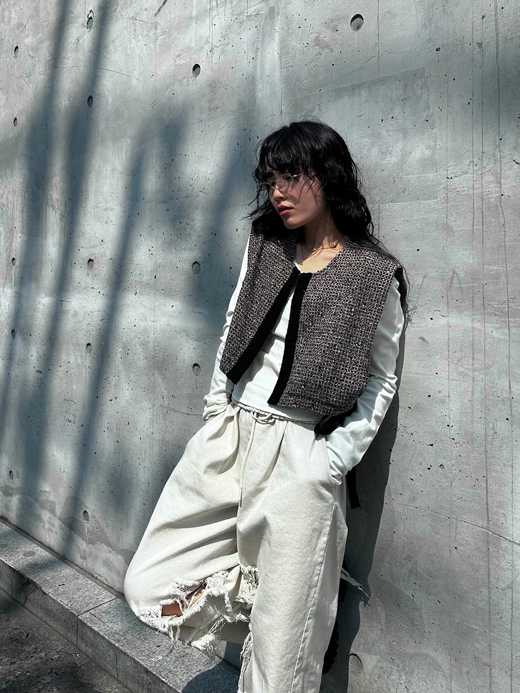 INSIDE RIPPED HOLE PANTS