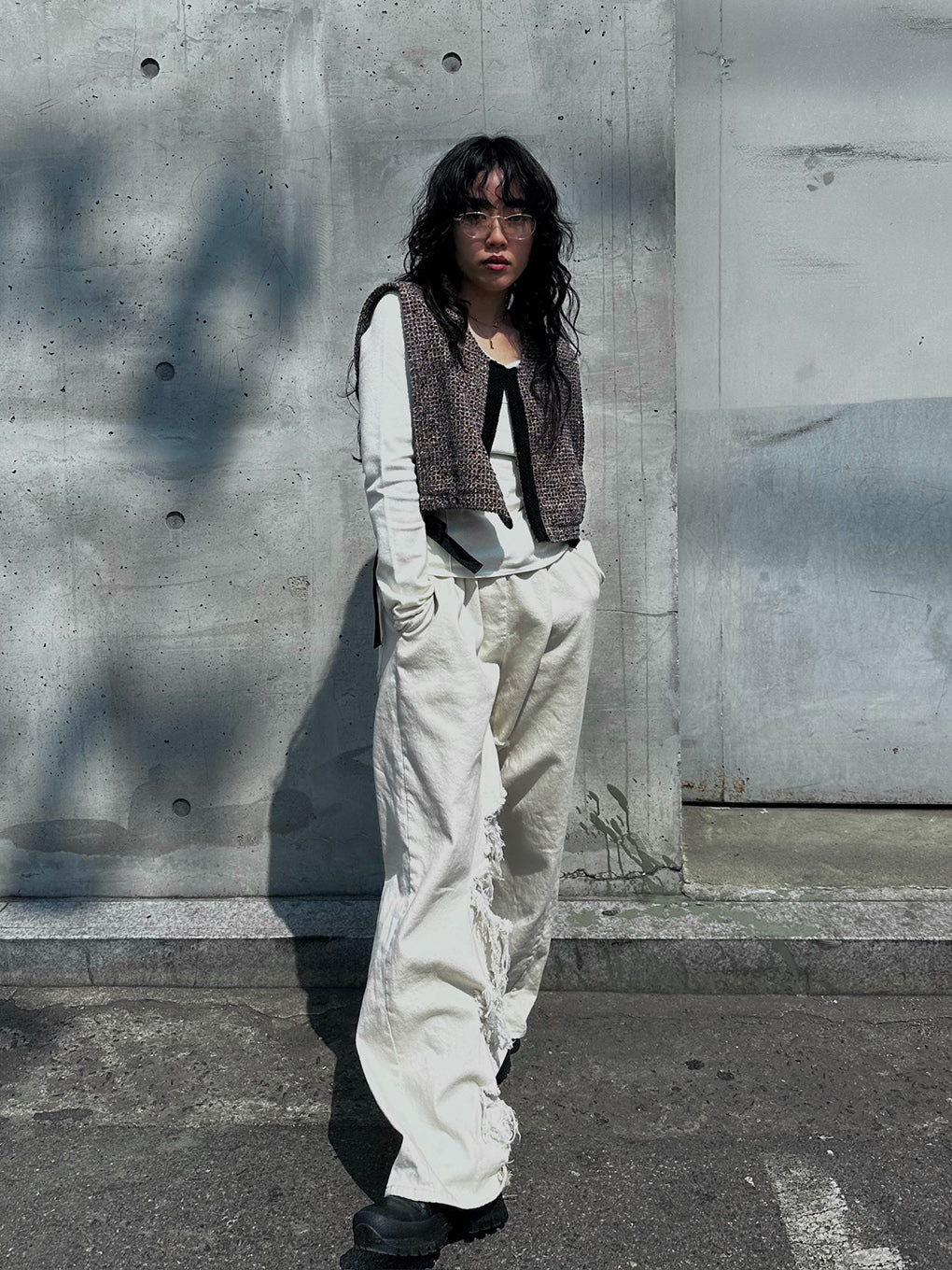 INSIDE RIPPED HOLE PANTS