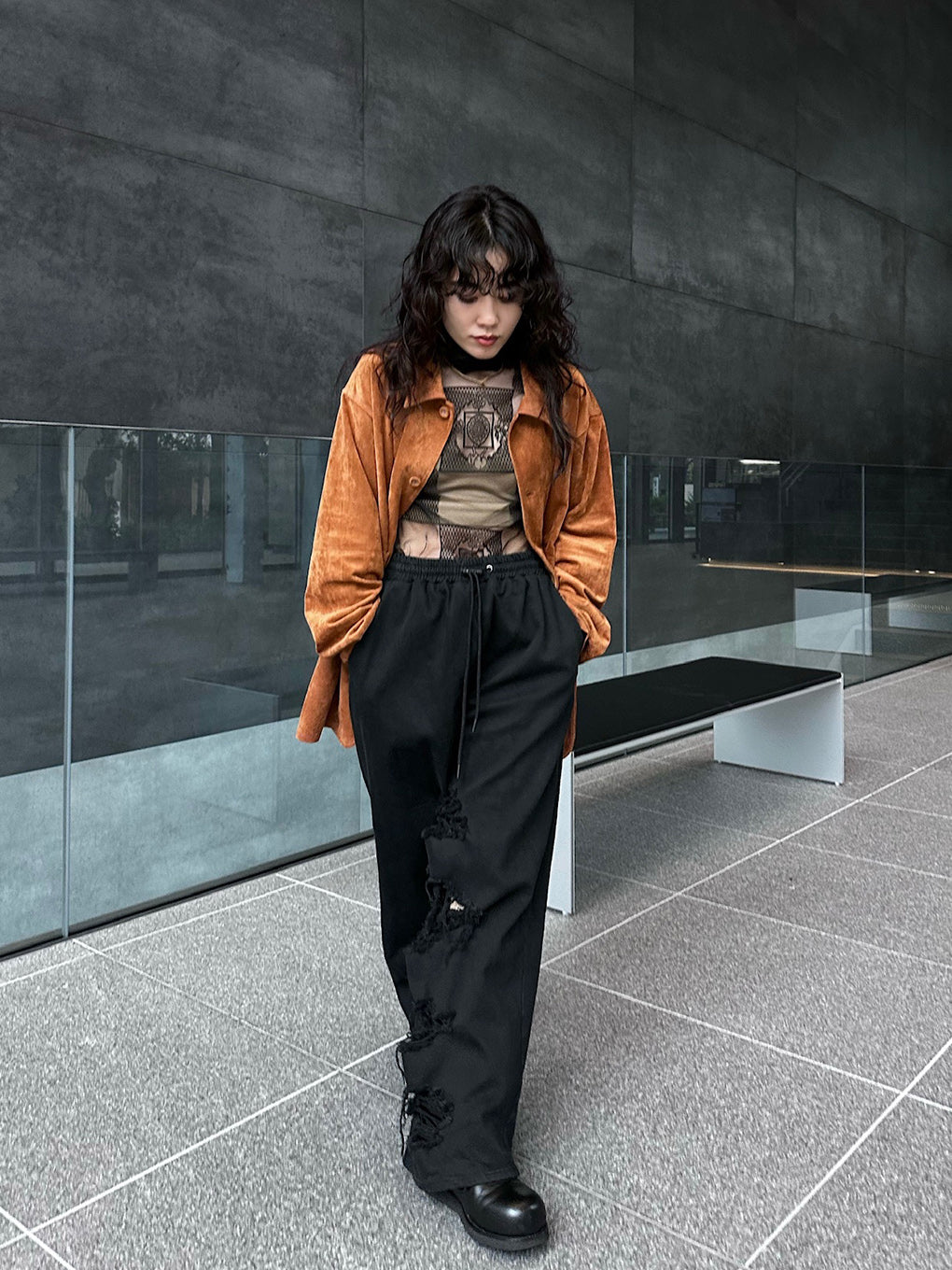 INSIDE RIPPED HOLE PANTS