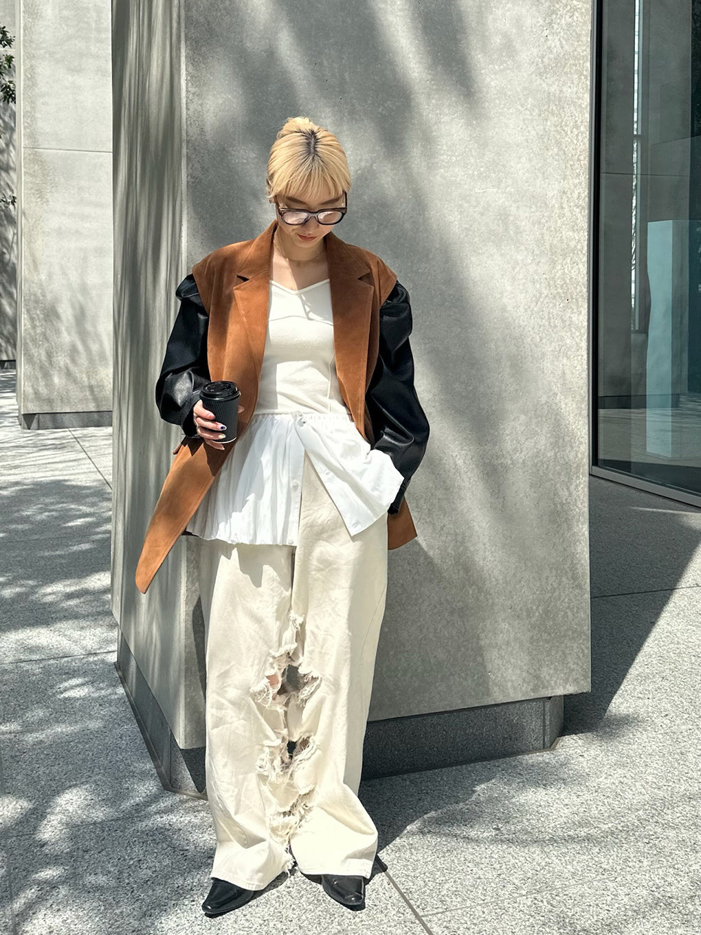 INSIDE RIPPED HOLE PANTS