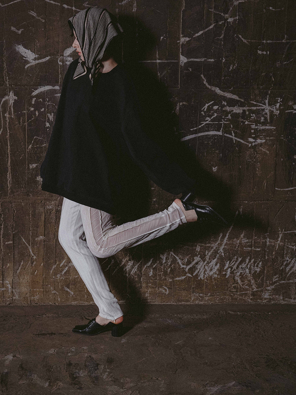 BACK HOLE PULLOVER