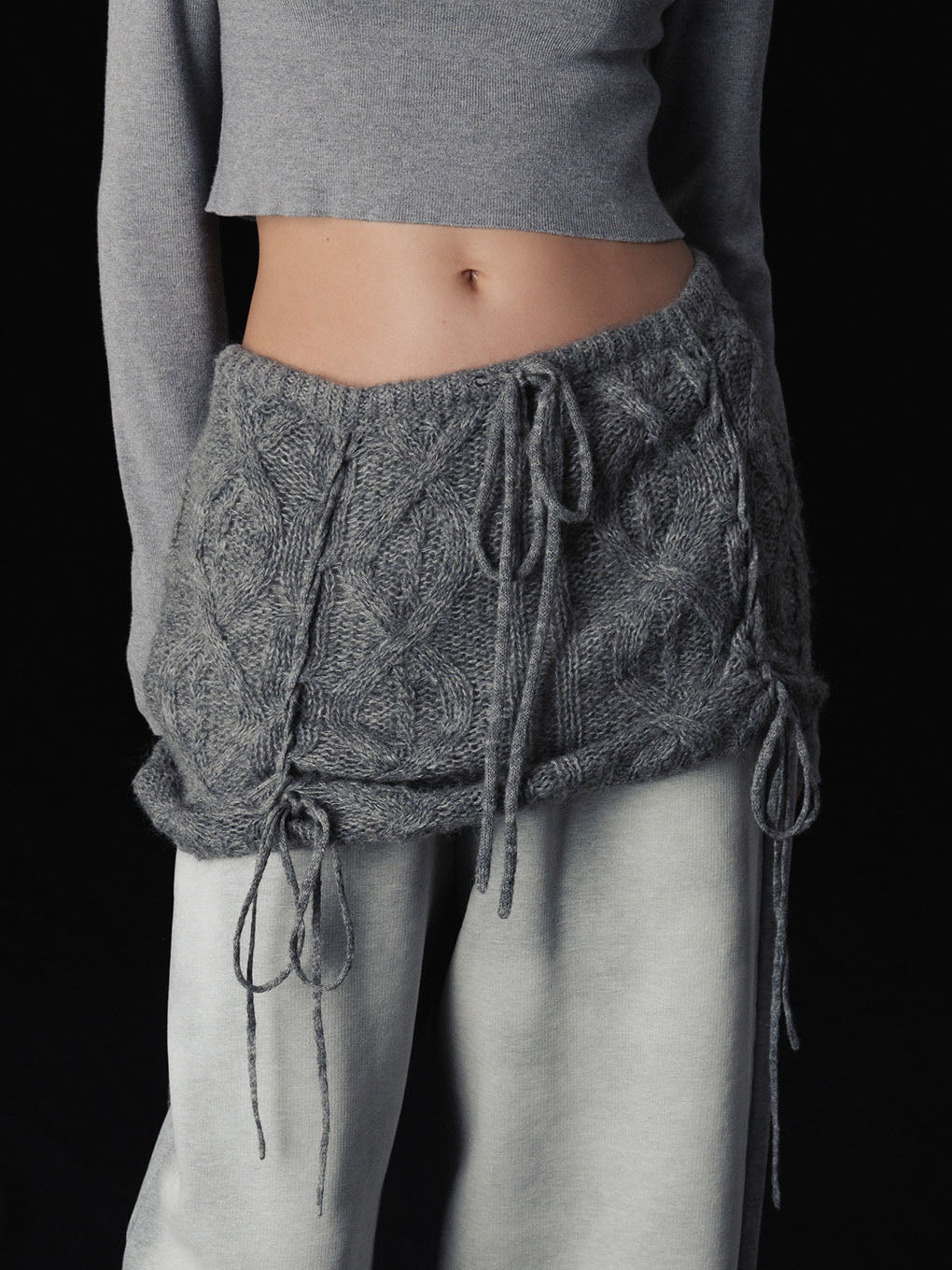 LOOSE CABLE KNIT SKIRT