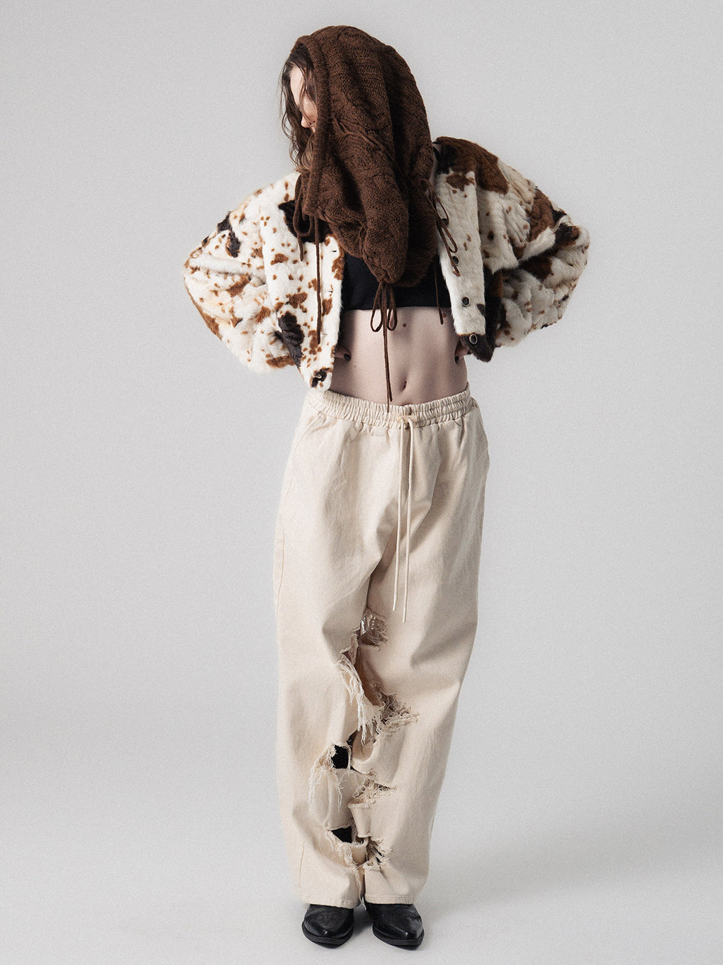 INSIDE RIPPED HOLE PANTS