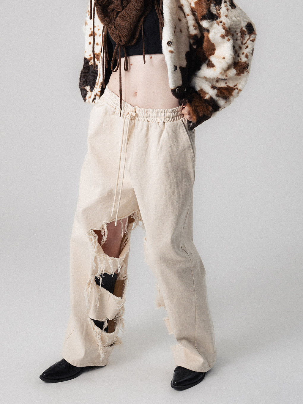 INSIDE RIPPED HOLE PANTS