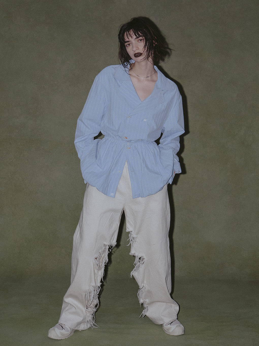 INSIDE RIPPED HOLE PANTS