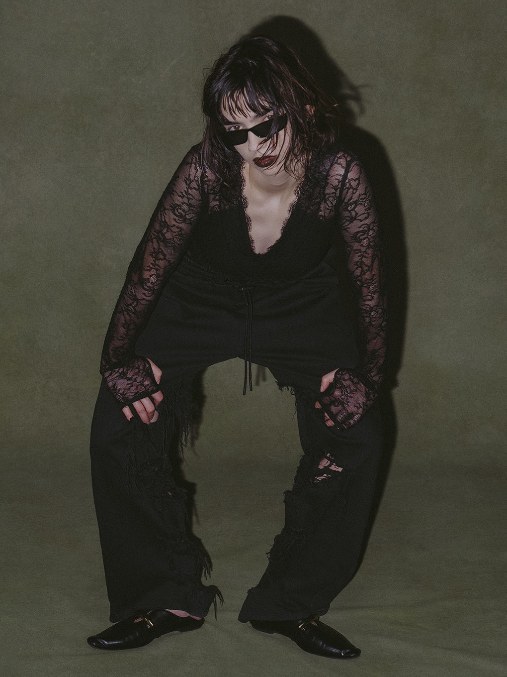 INSIDE RIPPED HOLE PANTS