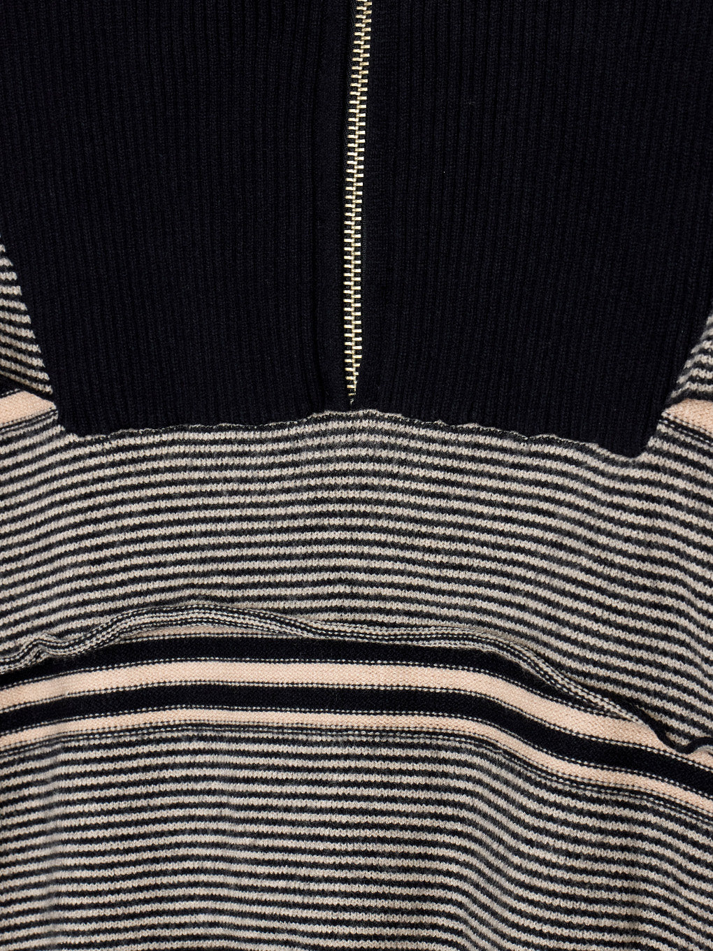 BORDER HALF ZIP KNIT TOP