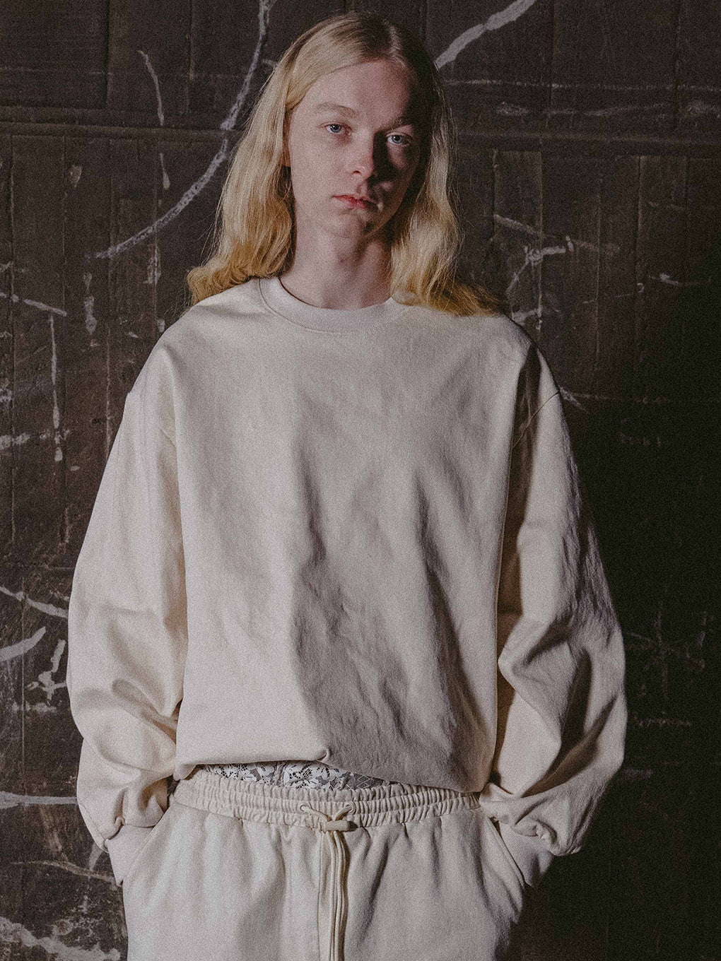 BACK HOLE PULLOVER