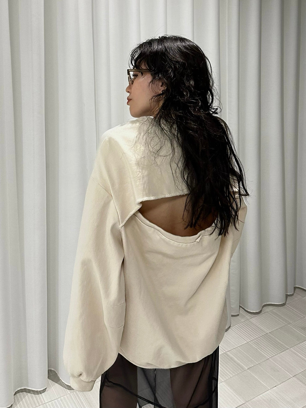 BACK HOLE PULLOVER