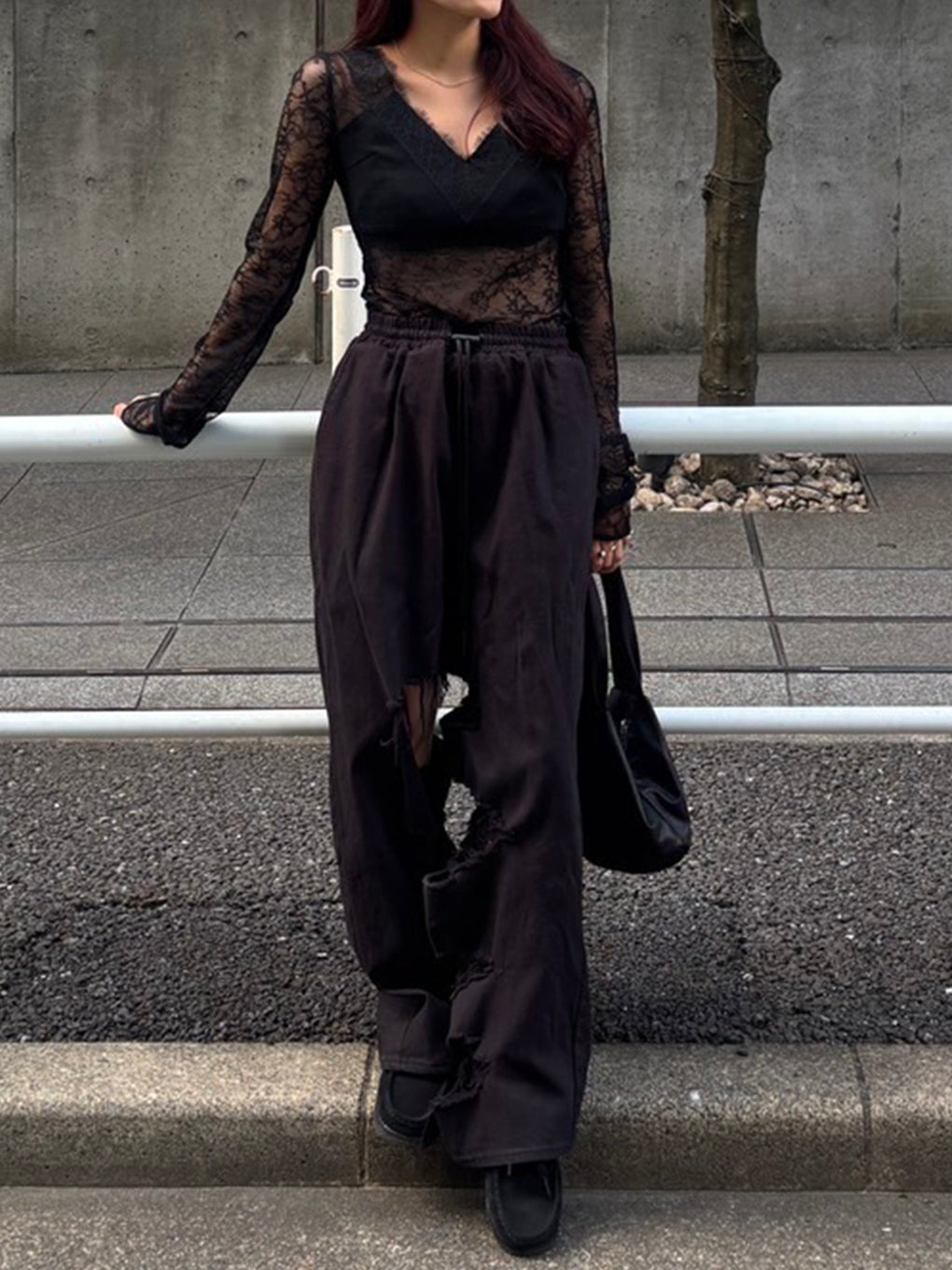 INSIDE RIPPED HOLE PANTS