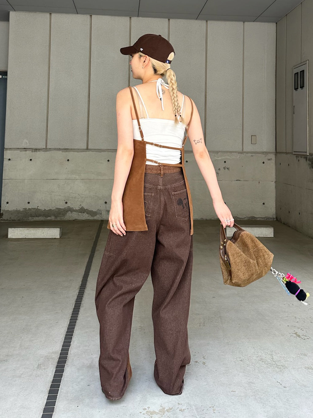 MINIMUM APRON