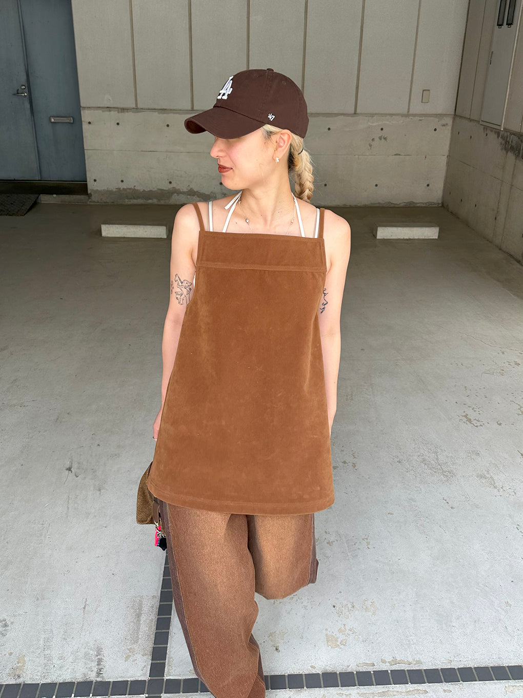 MINIMUM APRON
