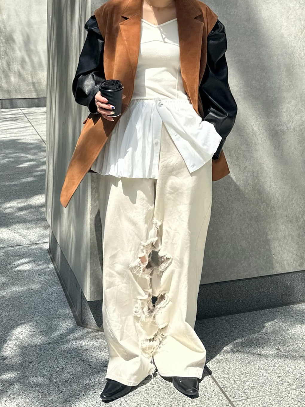 INSIDE RIPPED HOLE PANTS