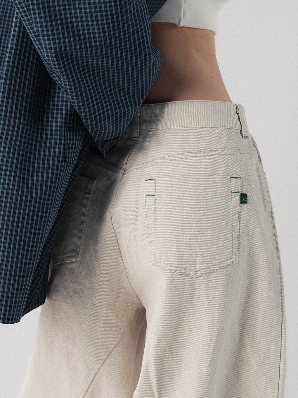 INSIDE RIPPED HOLE COLOR DENIM