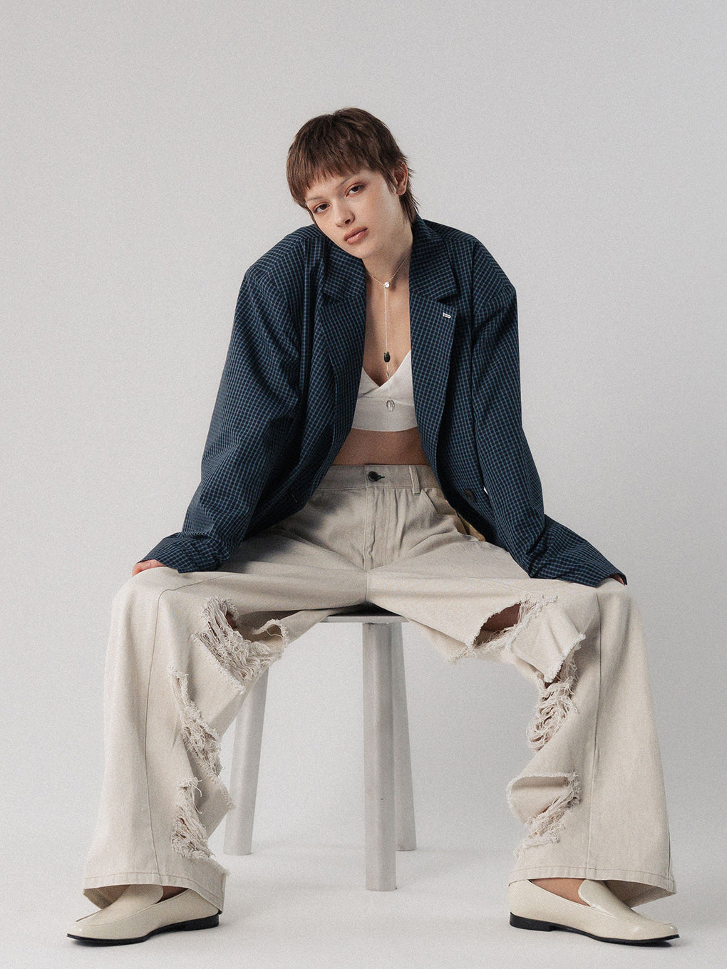 INSIDE RIPPED HOLE COLOR DENIM