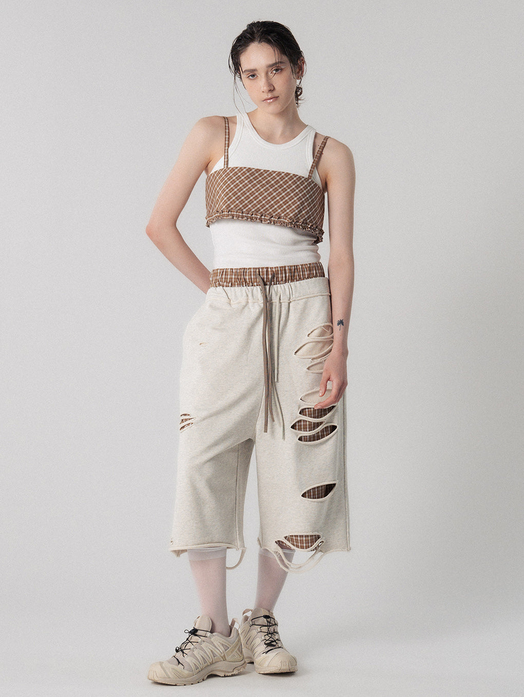 DISTRESSED HALF PANTS