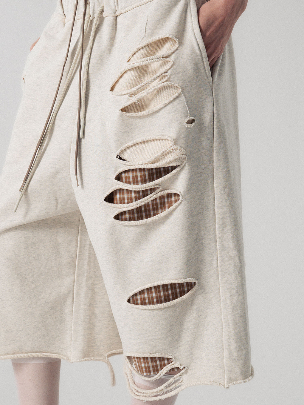 DISTRESSED HALF PANTS