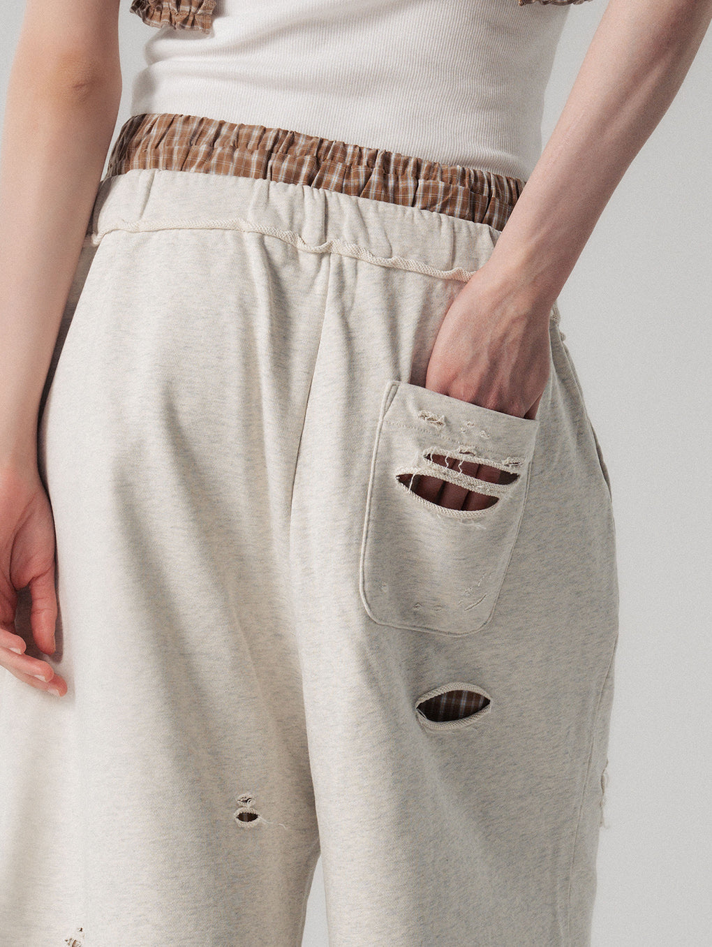 DISTRESSED HALF PANTS