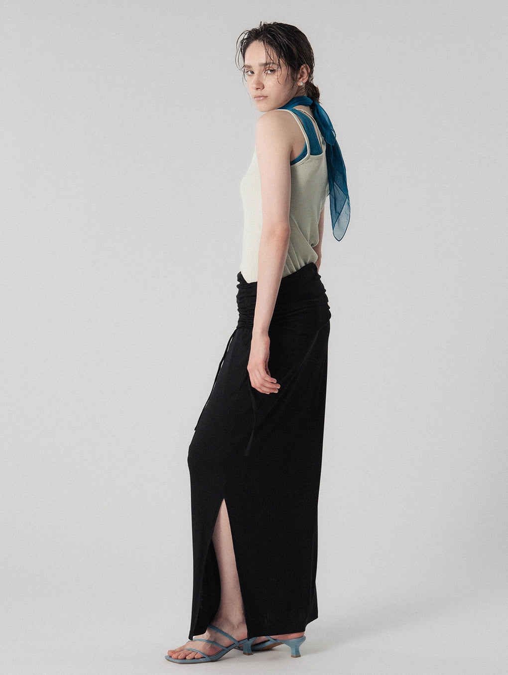 MELLOW CUT SHIRRING SKIRT
