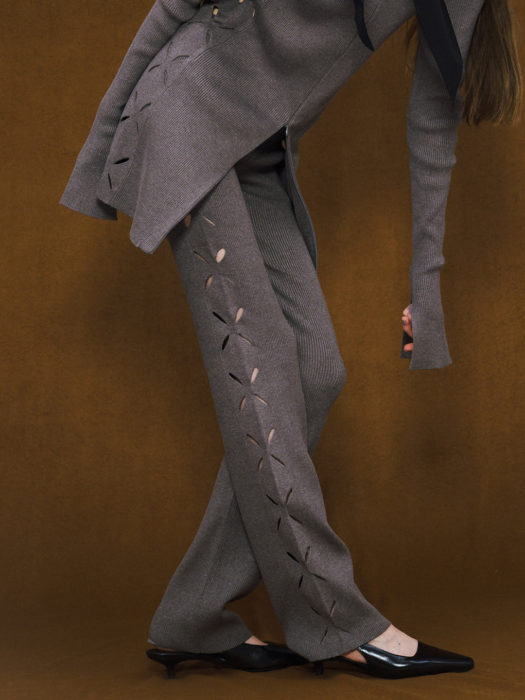 HANA CUTTING KNIT LEGGINGS
