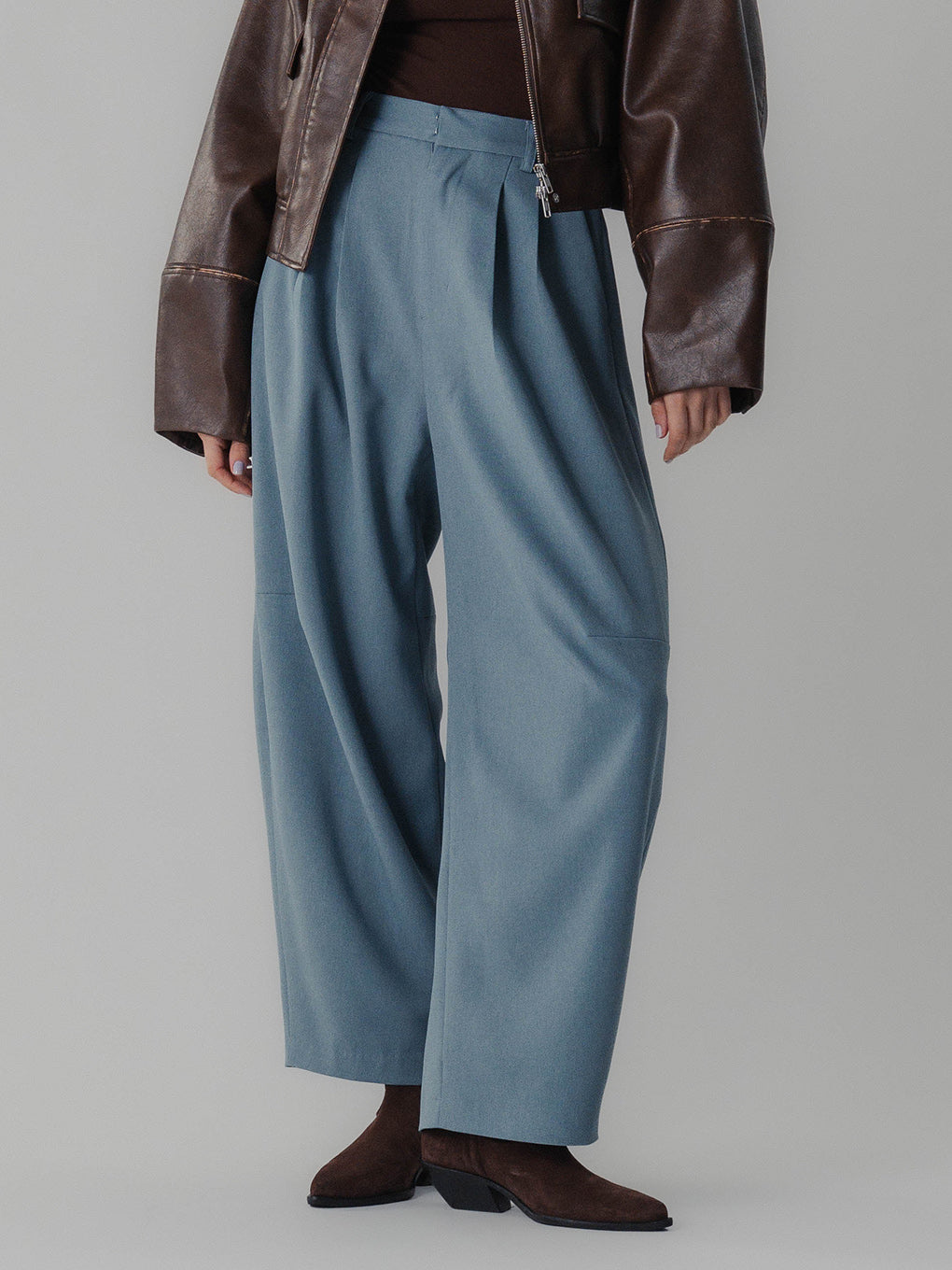 DEEP TUCK BARREL PANTS
