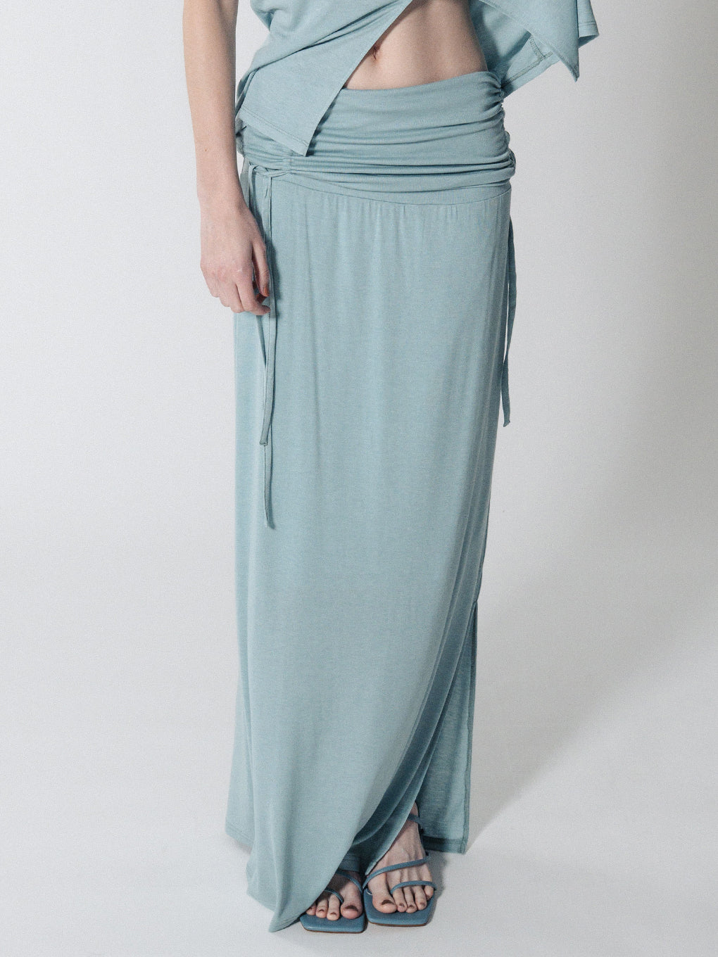 MELLOW CUT SHIRRING SKIRT