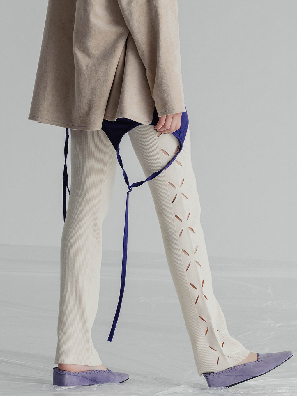 HANA CUTTING KNIT LEGGINGS