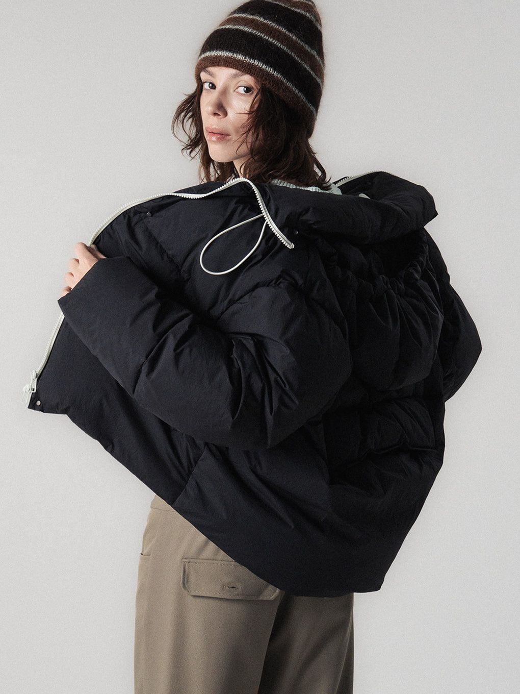 UNIVERSAL DOWN JACKET