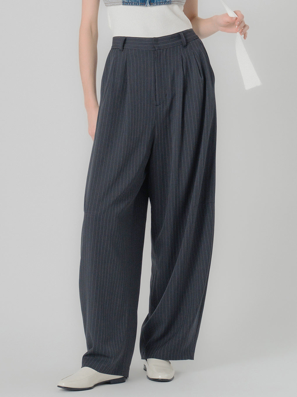 DEEP TUCK BARREL PANTS
