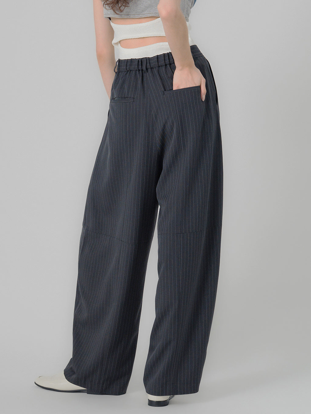 DEEP TUCK BARREL PANTS